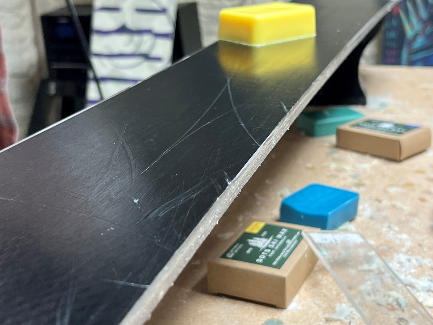 bar of affordable, dependable warm temperature ski wax