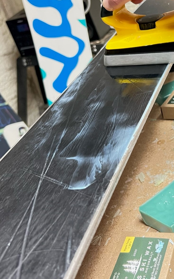 Dots Ski Wax Eco Ski Wax Fast. Naturally.